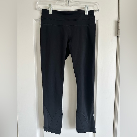 Lululemon Cropped 23” Black Leggings size 2 with Mesh on partial calf - Picture 1 of 8